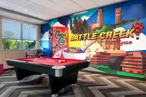 Lobby - Tru By Hilton Battle Creek (Battle Creek)