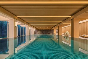 Piscine intérieure