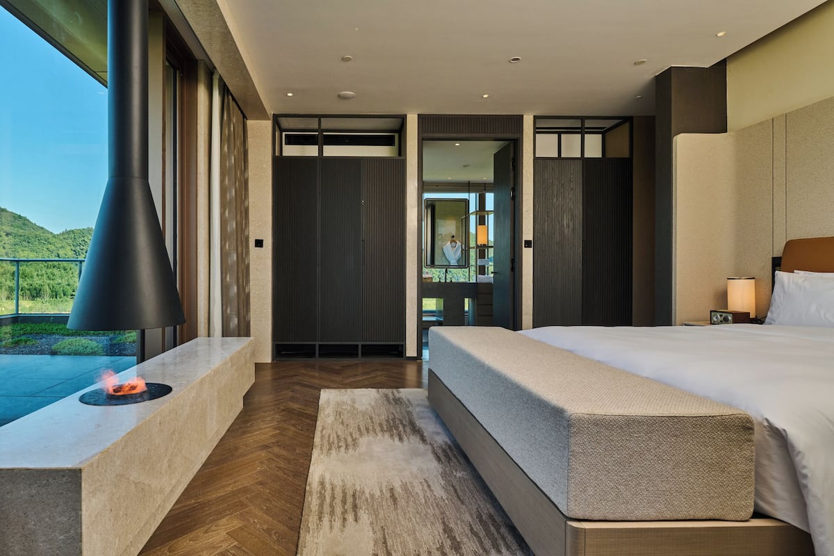 Presidential Suite, 1 King Bed | Minibar, in-room safe, desk, laptop workspace