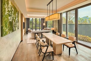 Suite, 1 King Bed, Bathtub (Tianmu) | Living area
