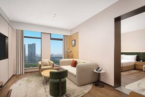 Deluxe Suite, 1 King Bed | Premium bedding, free minibar, desk, laptop workspace