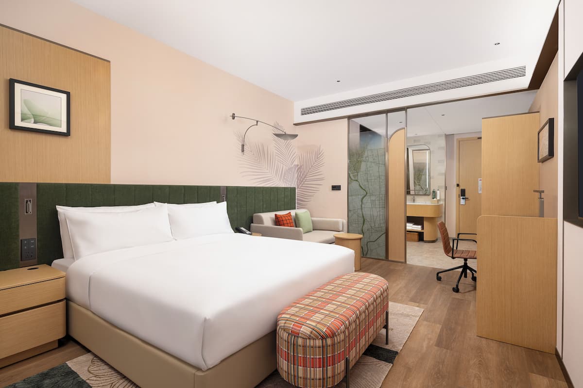 Premium bedding, free minibar, desk, laptop workspace