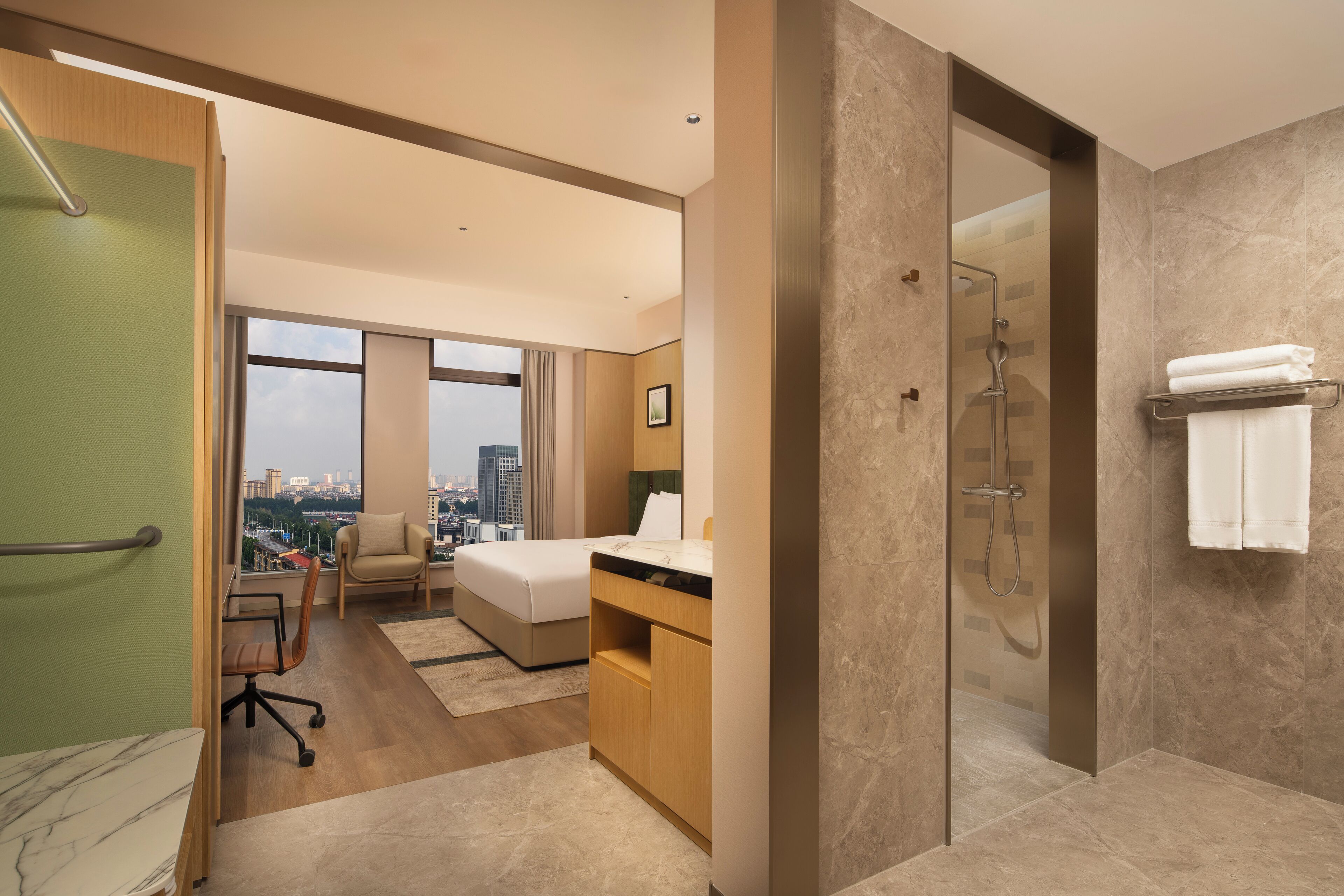 Phòng, 1 giường cỡ king | Bộ đồ giường cao cấp, minibar với thức uống miễn phí, bàn 