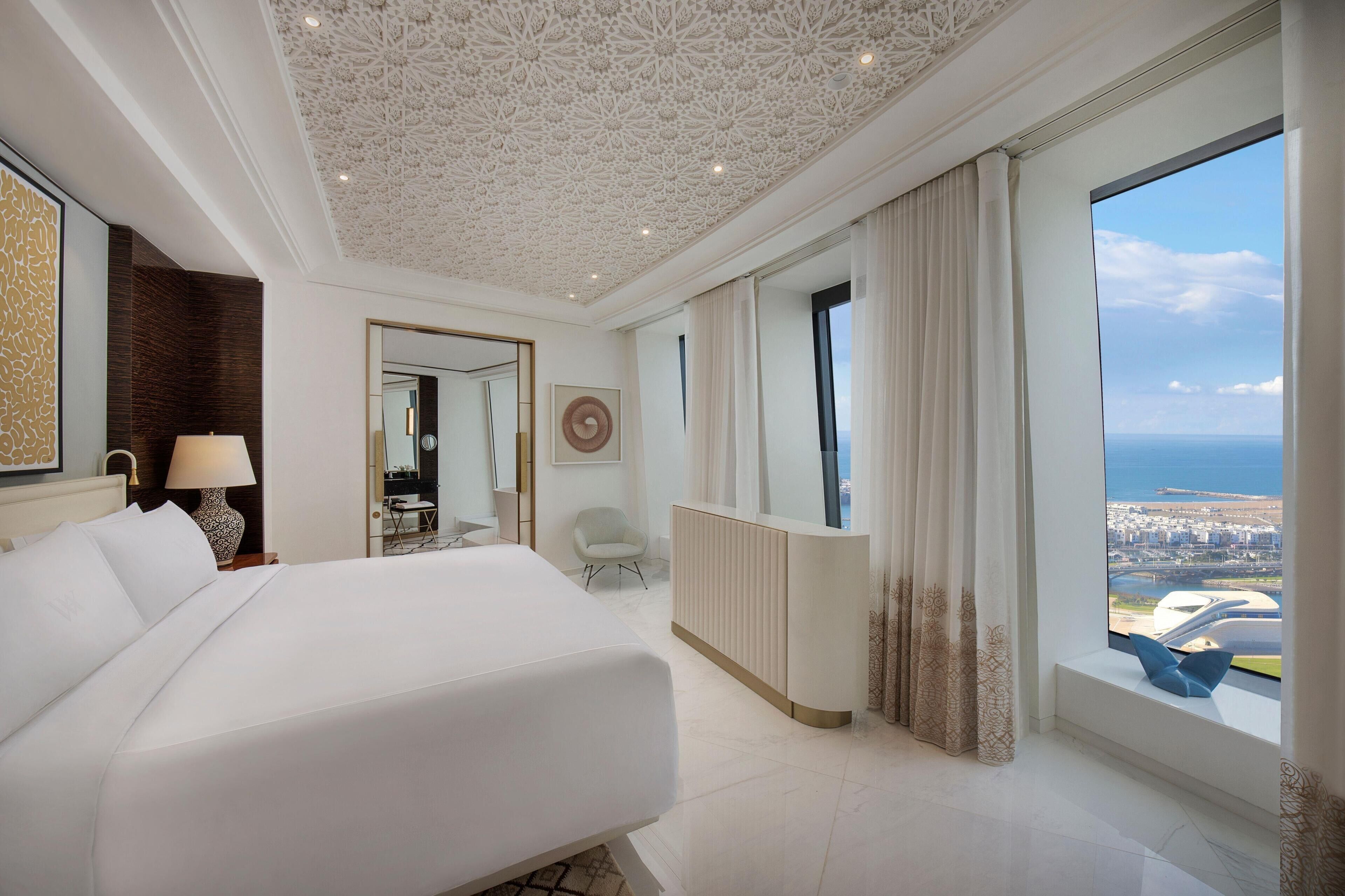 Suite – premium, 1 soverom, utsikt mot bukt | Sengetøy i egyptisk bomull, sengetøy av topp kvalitet og dundyner