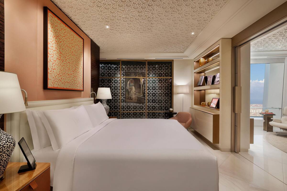 Suite – deluxe, 1 soverom, utsikt mot bukt | Sengetøy i egyptisk bomull, sengetøy av topp kvalitet og dundyner