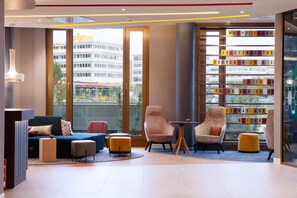 Lobby - Hampton By Hilton Stuttgart Airport (Filderstadt)