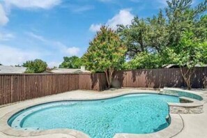 Kolam renang tertutup