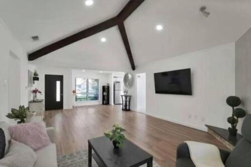 Pool - Gym - Patio - Firepit - Outdoor Space