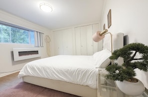 Iron/ironing board, Internet, bed sheets