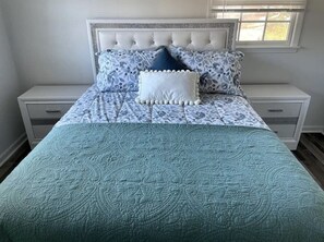 3 bedrooms, iron/ironing board, WiFi, bed sheets