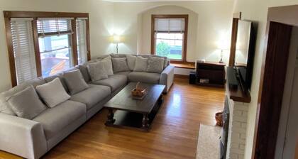 Charming 3-Bedroom Vacation Retreat Near Historical Downtown & Nature Escapes