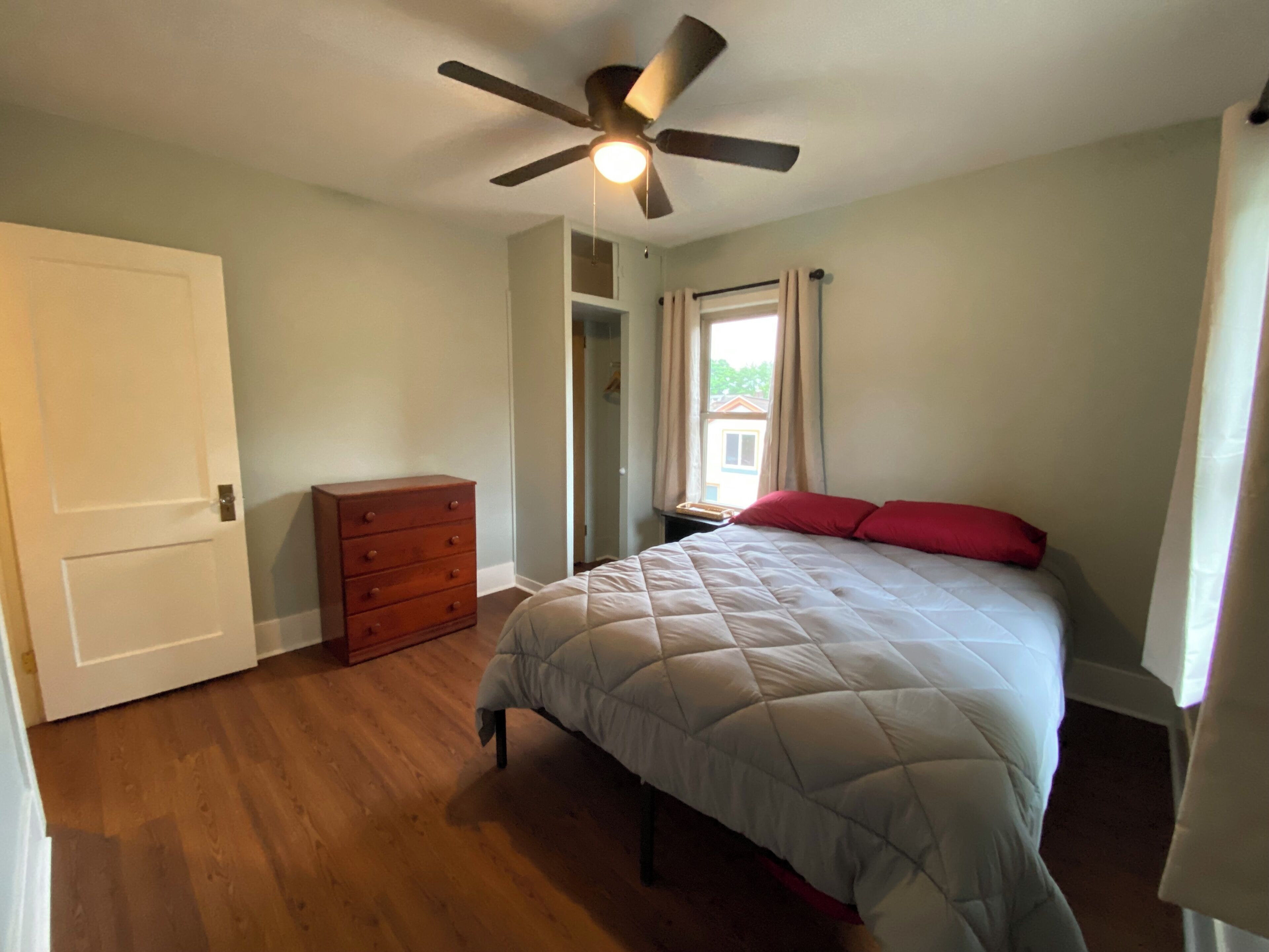 3 makuuhuonetta, ilmainen Wi-Fi, vuodevaatteet