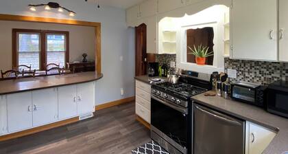 Charming 3-Bedroom Vacation Retreat Near Historical Downtown & Nature Escapes