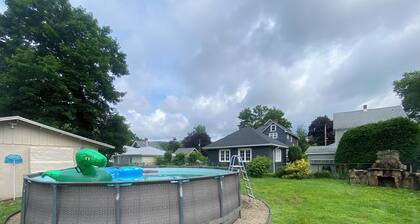 Charming 3-Bedroom Vacation Retreat Near Historical Downtown & Nature Escapes