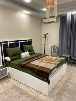 3 bedrooms, iron/ironing board, WiFi