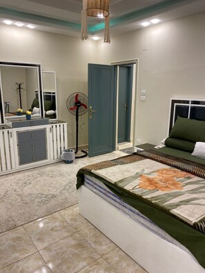 3 bedrooms, iron/ironing board, WiFi