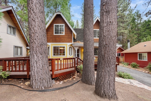 Vista frontal de la propiedad