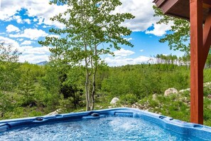 Outdoor spa tub - Bear Trail Villa - Winter Park CO (Winter Park)