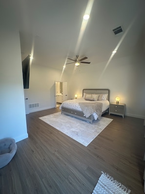 5 habitaciones, escritorio, tabla de planchar con plancha y wifi gratis 