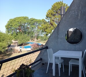 Outdoor dining - Apart Club San Pedro, on the Parana River, for nature lovers. (San Pedro)