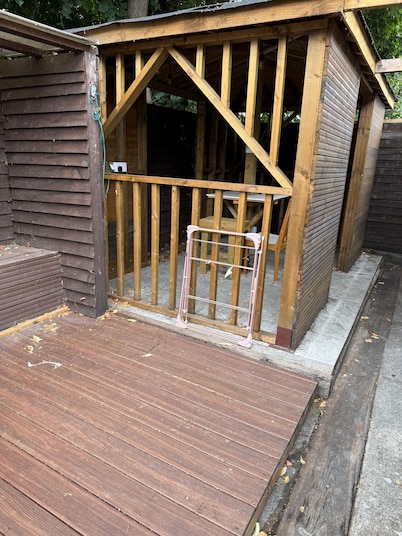 Serene Uxbridge Retreat With Central Heating & Free Parking