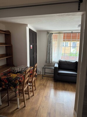 Apartment, 1 Bedroom | Living room | Books