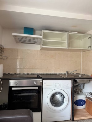 Apartment, 1 Bedroom | Laundry