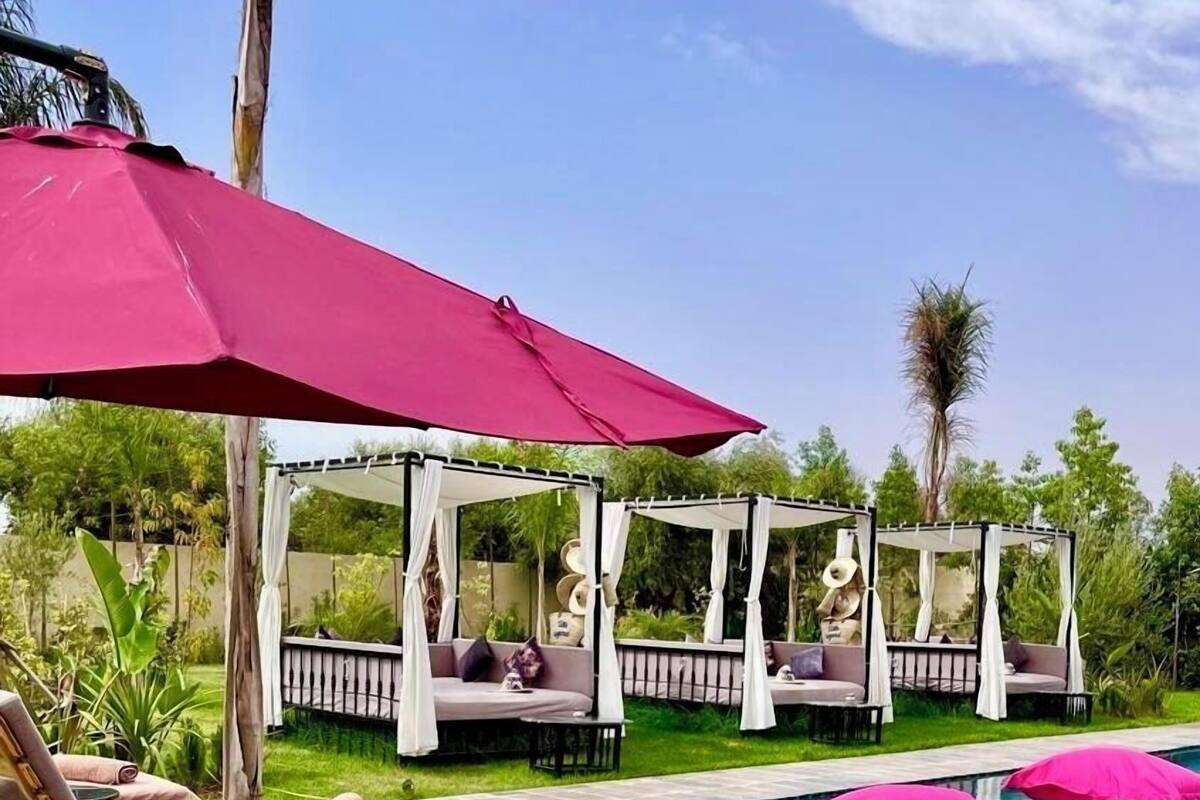 Luxury Double Room, Balcony, Pool View | Living area