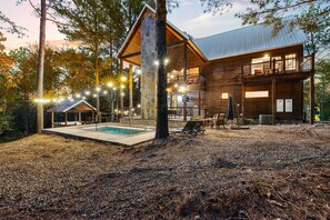 حمّام سباحة مُدفَّأ