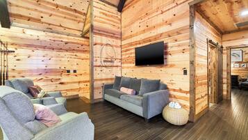 Smart-TV, Kamin, Videospiele, Tischtennisplatte