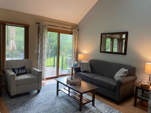 Charming 2-Bedroom Condo in Scenic Galena, IL – Perfect for Relaxing Getaways!