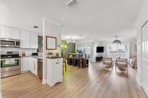 Unclassified image, 3 of 33, button