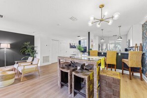 Unclassified image, 4 of 33, button