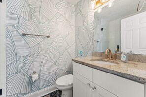 淋浴设施、吹风机、毛巾