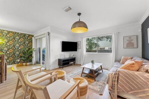 Unclassified image, 2 of 33, button