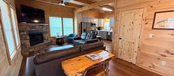 Brand new cabin with HOT TUB, Dock & Lake Access
