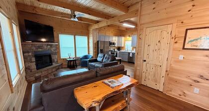 Brand new cabin with HOT TUB, Dock & Lake Access