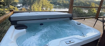 Brand new cabin with Dock & Lake Access