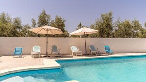 A pool area with lounge chairs and umbrellas. - Lovely home in Archidona with private swimming pool, can be inside or outside (Archidona)