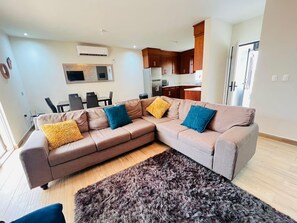House, 3 Bedrooms, Accessible, Private Pool | Living room