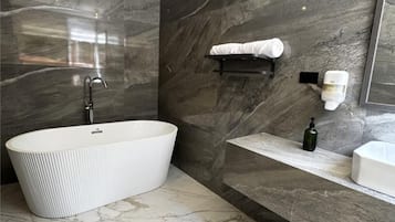Chambre Deluxe, 1 très grand lit | Salle de bain