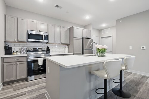 Relaxing Getaway  King Bed • Balcony • Work-Ready apartment in Whitestown.