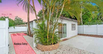 Cozy Private Cottage, Minutes to Anna Maria Island
