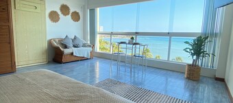 FelipaStudio in front of the sea
