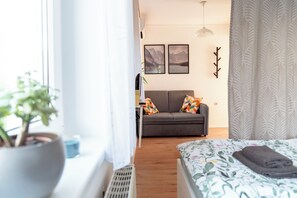 Room - Modern Family Apartment • AC • Free Parking • EV Charging  / Gorishka4Three (Ljubljana)