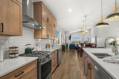 RiverWest Sunrise View - Brand new river view - Dog friendly- Sauna