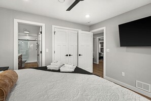 2 bedrooms, iron/ironing board, free WiFi, bed sheets