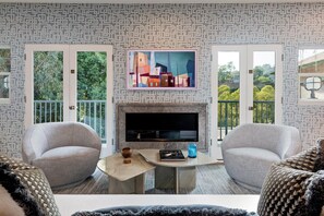 Smart-TV, Kamin, Videothek, Stereoanlage