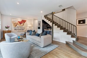 Smart-TV, Kamin, Videothek, Stereoanlage