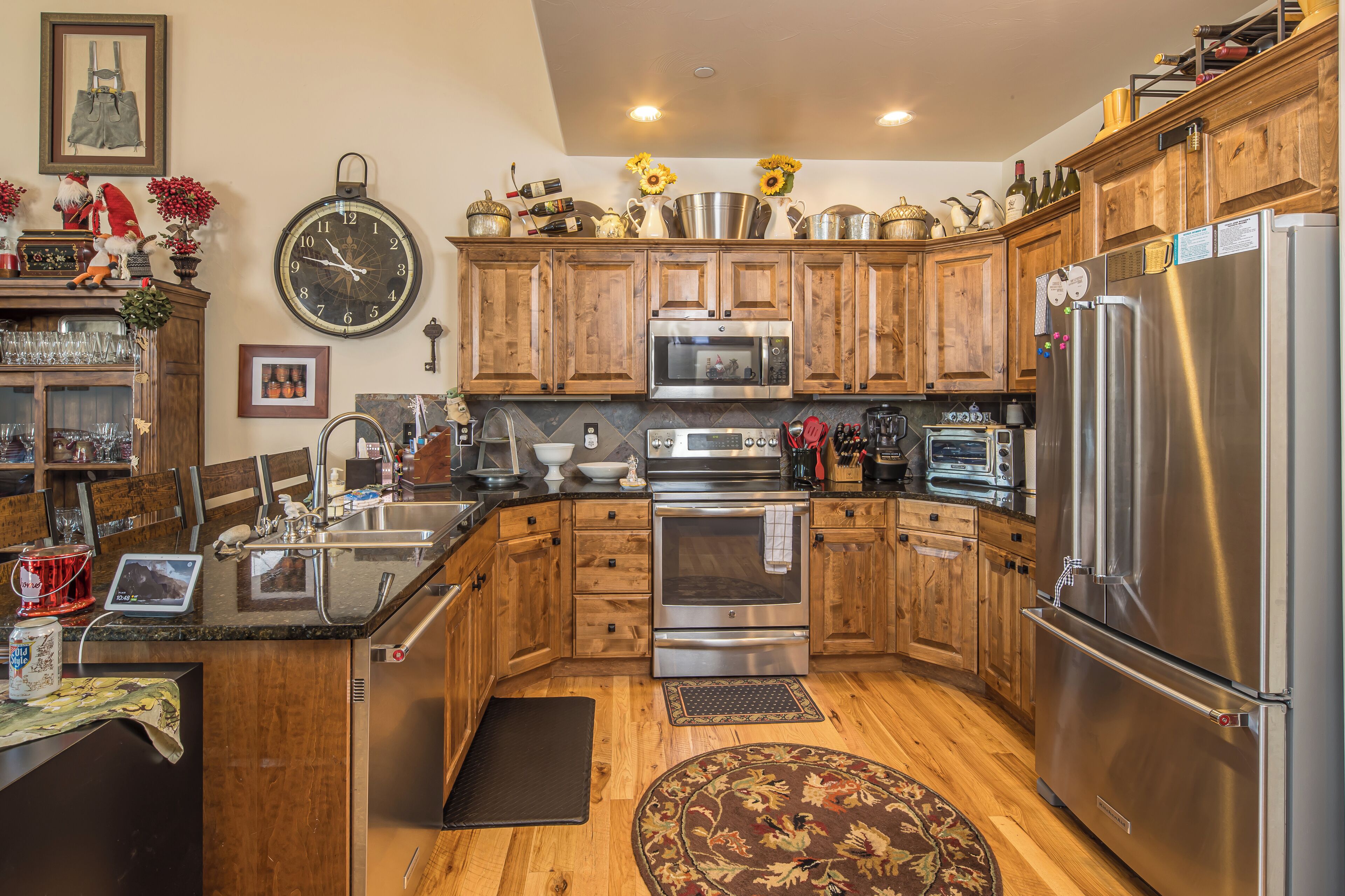 Fridge, oven, dishwasher, coffee/tea maker